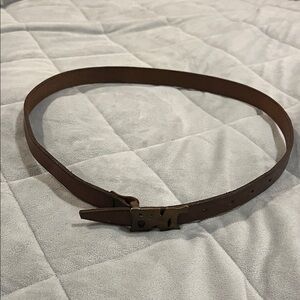 Classic Brown Leather Belt. XS. Metal closure.